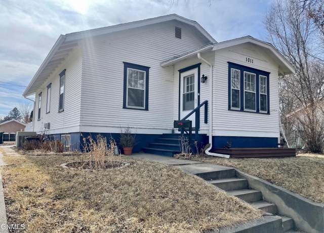Property at 1011 E E, Bismarck, ND 58501, 3 beds, 2 baths