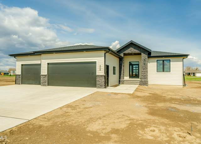 Property at 408 Kamrose Dr, Bismarck, ND 58504, 3 beds, 2.5 baths
