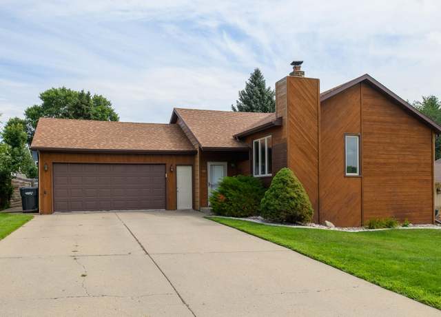 Property at 704 6th Ave NE, Mandan, ND 58554, 4 beds, 2 baths