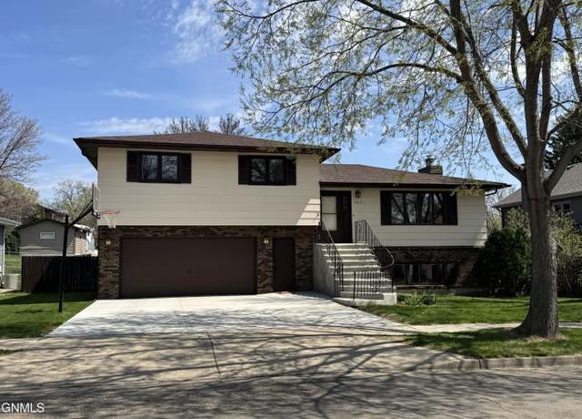 Property at 2037 Nagel Dr, Bismarck, ND 58501, 4 beds, 2.5 baths