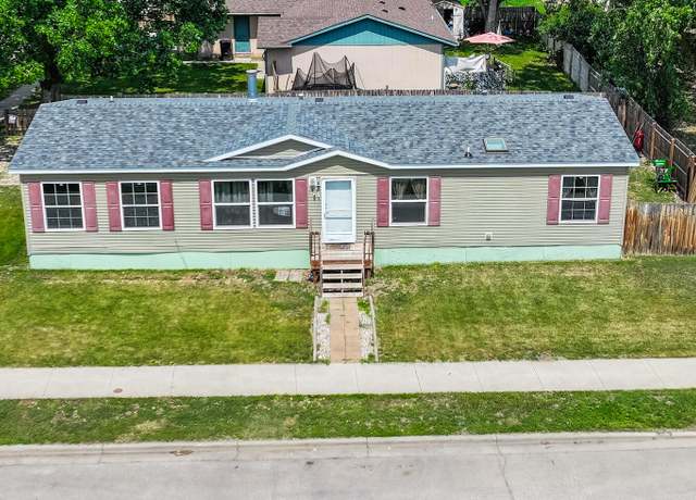 Property at 1818 Bison Dr, Williston, ND 58801, 3 beds, 2 baths
