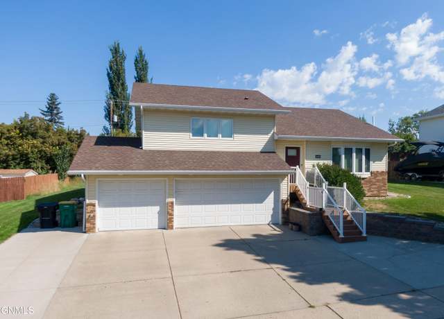 Property at 640 W Turnpike Ave, Bismarck, ND 58501, 3 beds, 3 baths