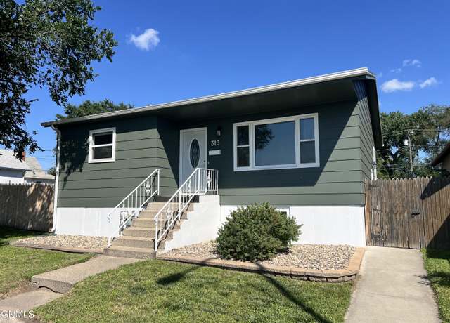 Property at 313 9th St S, Bismarck, ND 58504, 3 beds, 2 baths