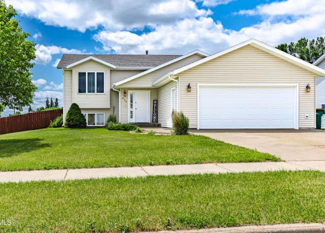 Property at 935 Mahone Ave, Bismarck, ND 58503, 4 beds, 2 baths