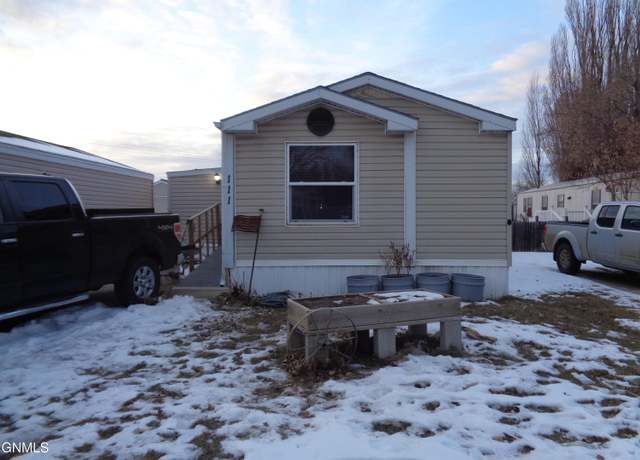 Property at 111 Tuttle Ave, Mandan, ND 58554, 3 beds, 2 baths