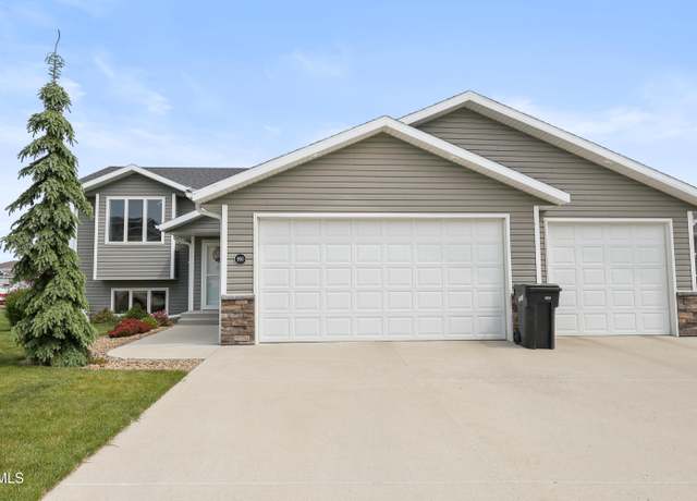 Property at 900 Bremner Ave, Bismarck, ND 58503, 4 beds, 3 baths