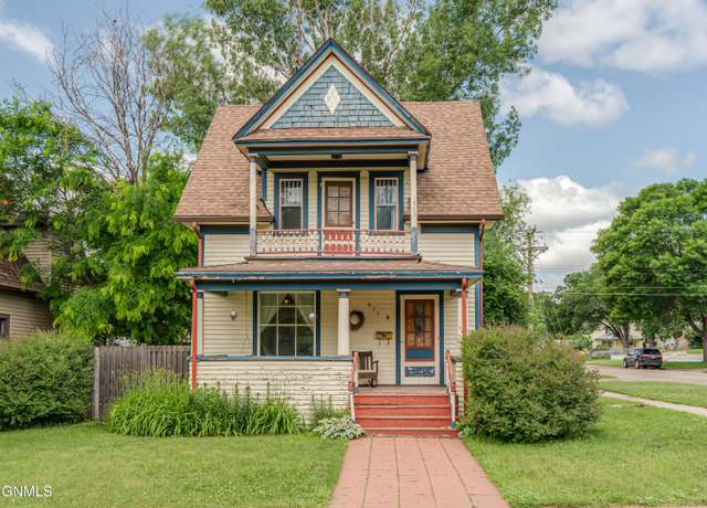 Property at 422 12th St, Bismarck, ND 58501, 4 beds, 2.5 baths