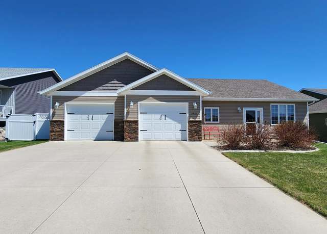 Property at 5407 Superior Dr, Bismarck, ND 58503, 2 beds, 2 baths