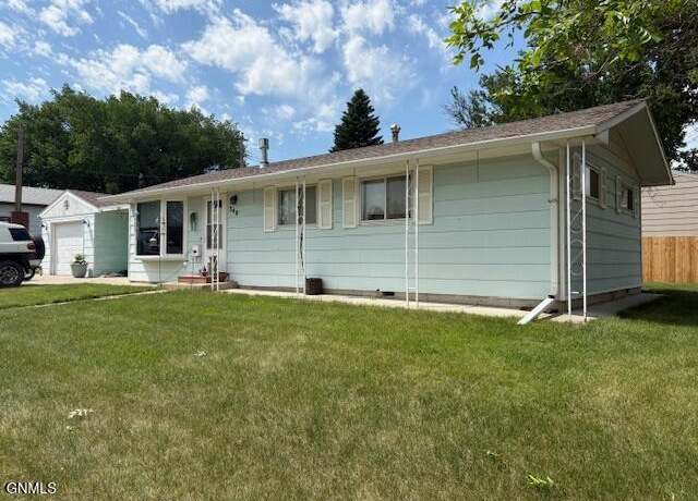 Property at 340 E Capitol Ave, Bismarck, ND 58501, 3 beds, 1.5 baths