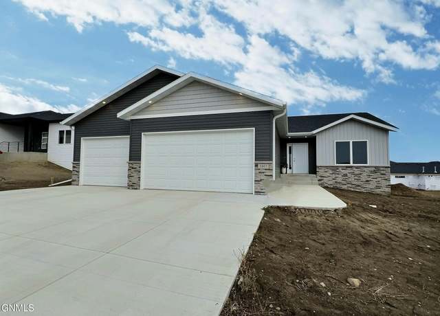 Property at 3803 Platinum St, Bismarck, ND 58503, 3 beds, 2 baths