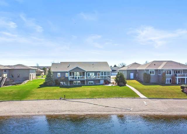 Property at 3600 Downing St, Bismarck, ND 58504, 5 beds, 4 baths