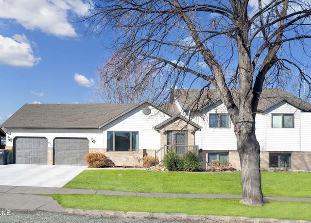Property at 658 Cottonwood Loop, Bismarck, ND 58504, 5 beds, 3 baths