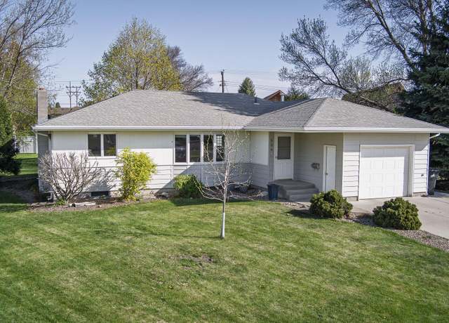 Property at 604 North Ave, Bismarck, ND 58501, 3 beds, 2.5 baths
