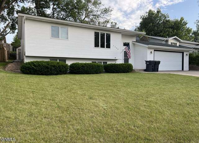 Property at 1309 16th St SE, Mandan, ND 58554, 3 beds, 2 baths