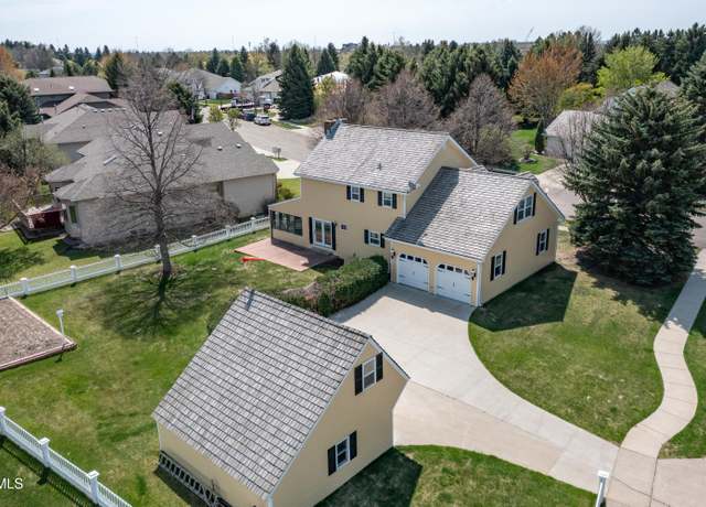Property at 1872 Contessa Dr, Bismarck, ND 58503, 4 beds, 2.5 baths