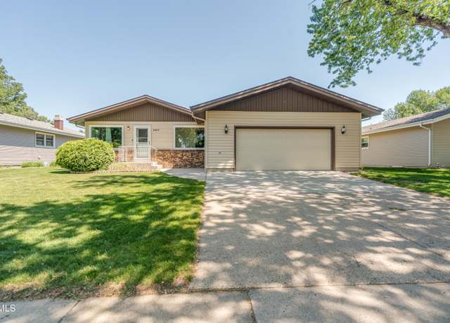 Property at 1417 S 3rd St, Bismarck, ND 58504, 4 beds, 2 baths