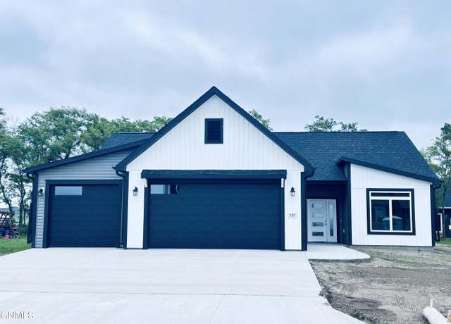 Property at 507 Mehrer Dr, Bismarck, ND 58504, 3 beds, 2 baths