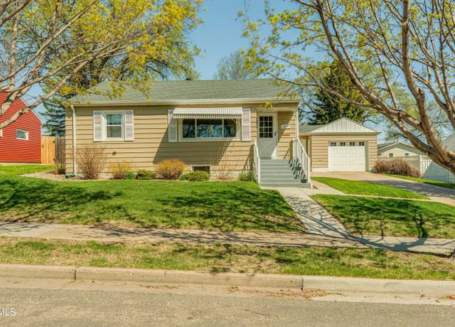 Property at 1715 N 6th St, Bismarck, ND 58501, 3 beds, 2 baths