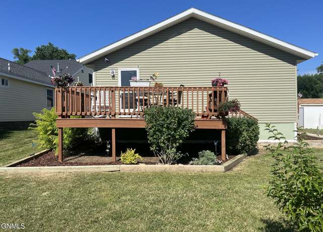 Property at 505 2nd St NE, Watford City, ND 58854, 3 beds, 2 baths