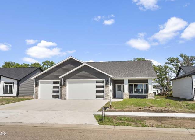 Property at 511 Mehrer Dr, Bismarck, ND 58504, 3 beds, 2 baths