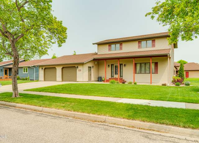 Property at 2978 Stetson Dr, Bismarck, ND 58503, 4 beds, 3.5 baths