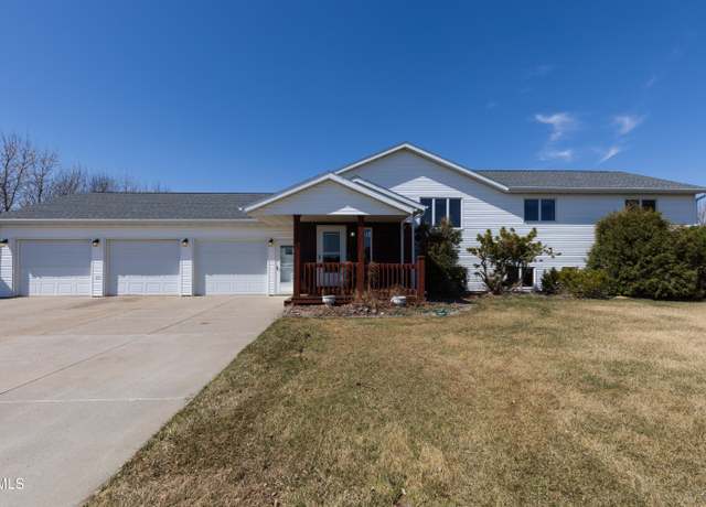 Property at 10710 Rose Dr, Bismarck, ND 58503, 5 beds, 3 baths