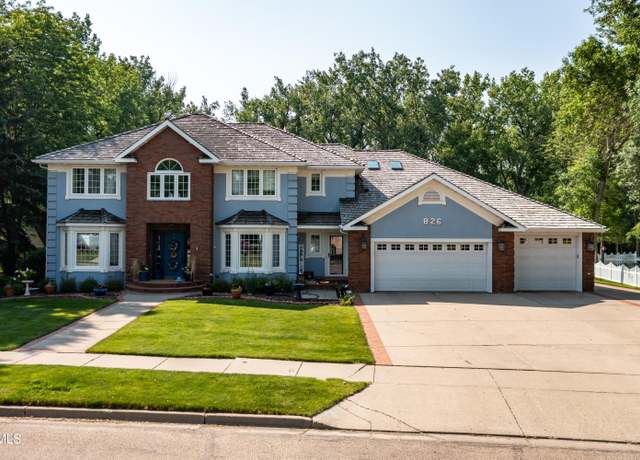 Property at 826 Munich Dr, Bismarck, ND 58504, 5 beds, 4.5 baths