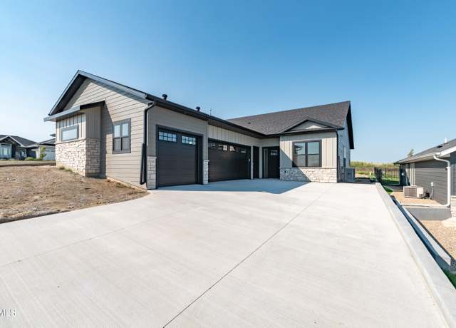 Property at 2108 Prairie Hawk Dr, Bismarck, ND 58503, 3 beds, 2 baths