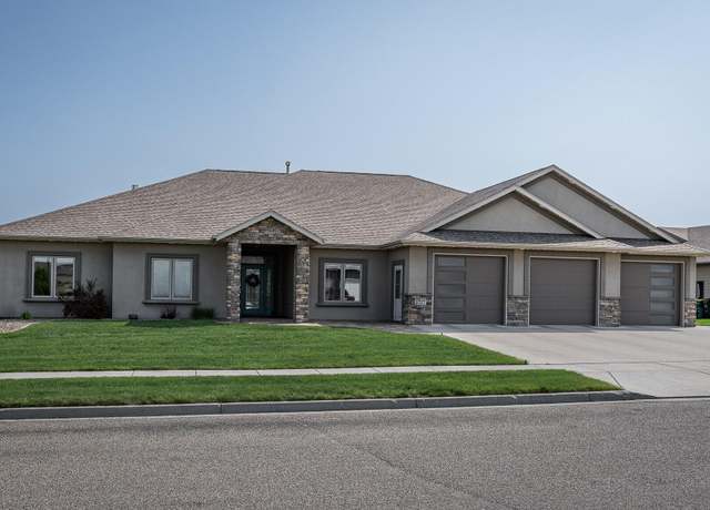 Property at 3727 Pebbleview Cir, Bismarck, ND 58503, 5 beds, 3.5 baths