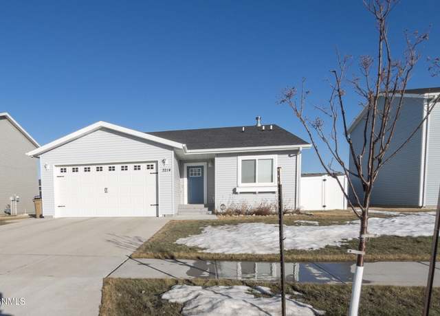 Property at 3214 15th St NW, Minot, ND 58703, 3 beds, 2 baths