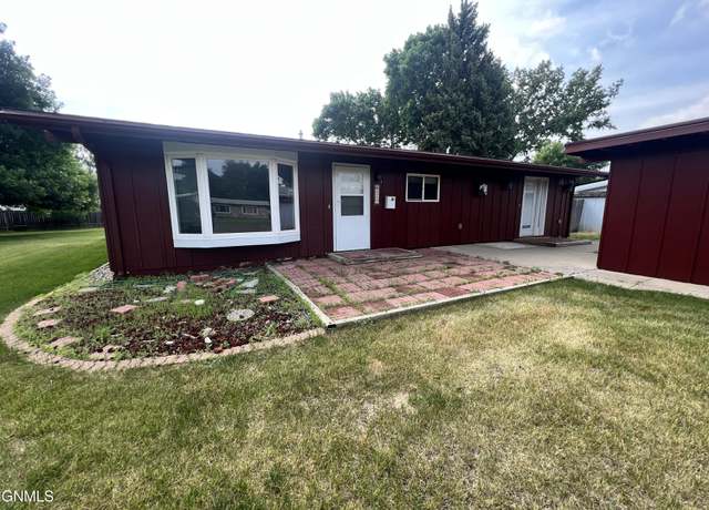 Photo of 117 25th St SW, Minot, ND 58701