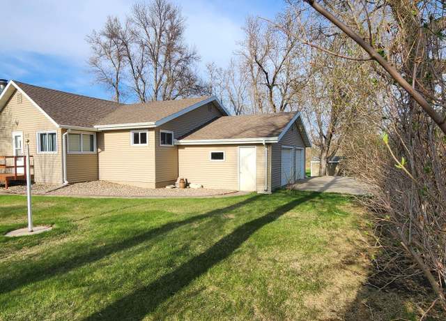 Property at 421 Oliver Ave, Center, ND 58530, 2 beds, 1.5 baths