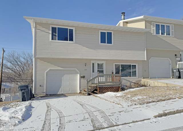 Property at 1105 6th Ave NW, Mandan, ND 58554, 3 beds, 1.5 baths