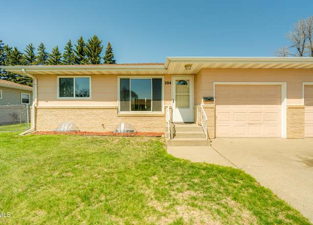 Property at 204 E Turnpike Ave, Bismarck, ND 58501, 4 beds, 2 baths