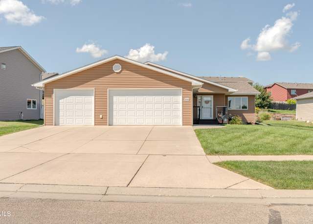Property at 1006 Calvert Dr, Bismarck, ND 58503, 2 beds, 2 baths