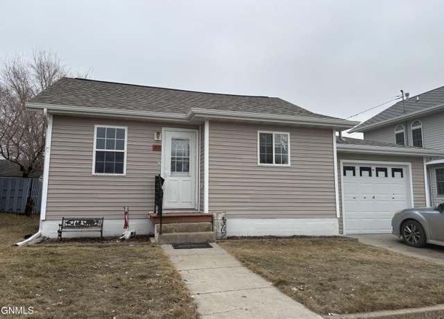 Property at 305 W Broadway W, Williston, ND 58801, 2 beds, 2 baths