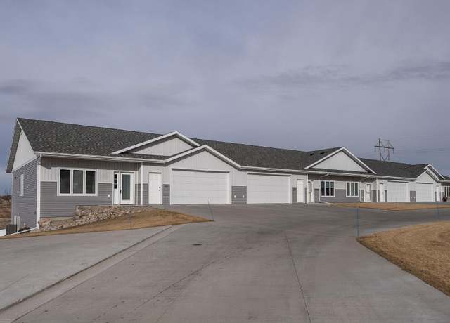 Property at 5612 Superior Dr, Bismarck, ND 58503, 4 beds, 3 baths