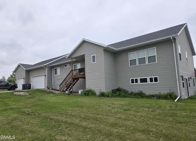 Property at 900 Progress Pl, Underwood, ND 58576, 5 beds, 3.5 baths