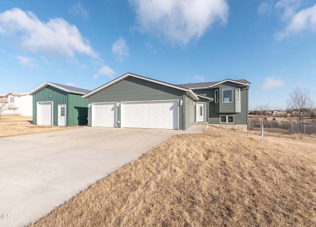Property at 116 Sunflower Dr, Bismarck, ND 58503, 4 beds, 3 baths