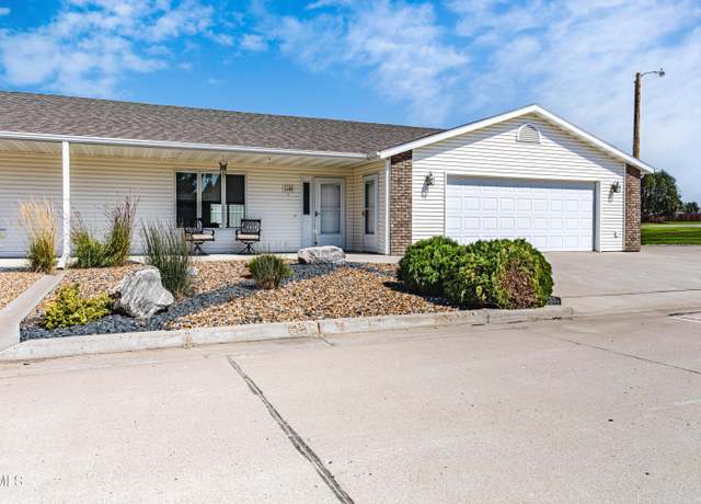 Property at 1148 Lakota Ln, Bismarck, ND 58504, 2 beds, 2 baths