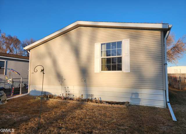 Property at 125 Maryland St, Bismarck, ND 58504, 3 beds, 2 baths