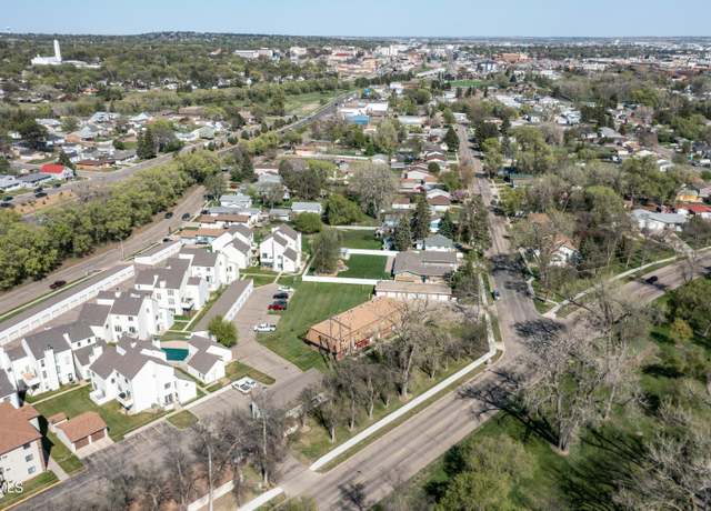 Property at 139 Riverside Park Rd #2, Bismarck, ND 58504, 2 beds, 1.5 baths