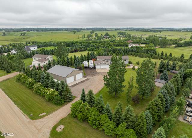 Property at 4409 Crescent Ridge Rd, Bismarck, ND 58503, 4 beds, 3 baths