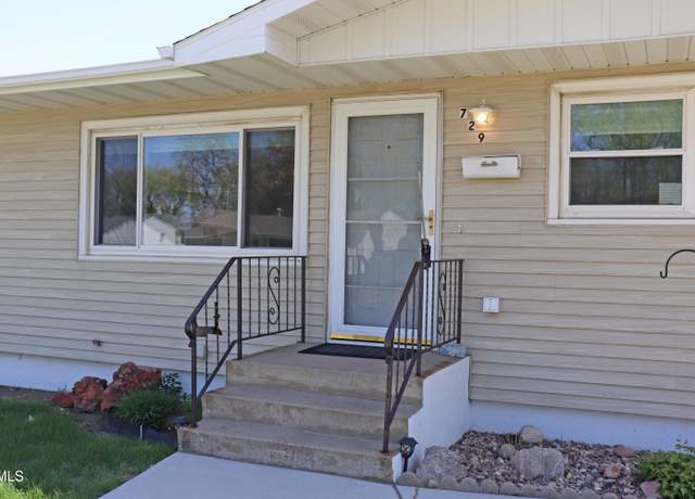 Property at 729 S 16th St, Bismarck, ND 58504, 4 beds, 3 baths