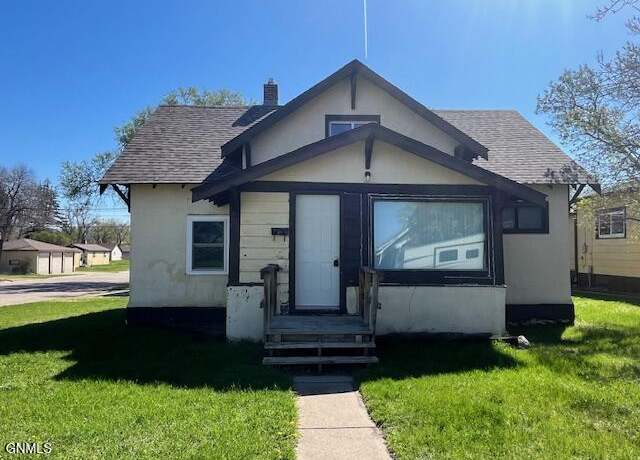 Property at 901 8th Ave SE, Jamestown, ND 58401, 3 beds, 1 bath
