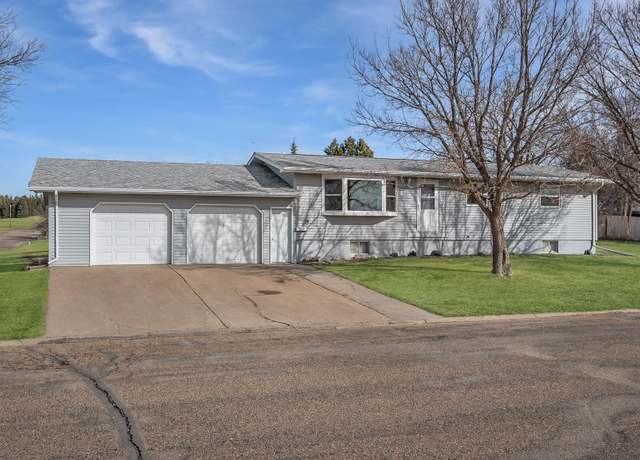 Property at 502 Lehmkuhl St E, Center, ND 58530, 5 beds, 2 baths