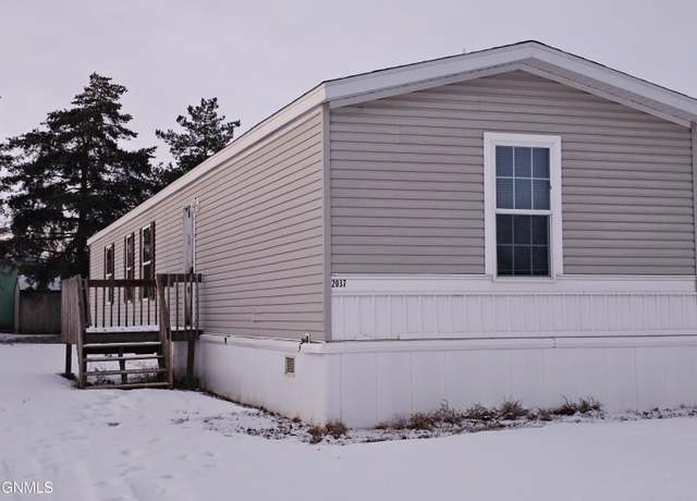 Property at 2037 9th Ave W, Williston, ND 58801, 3 beds, 2 baths
