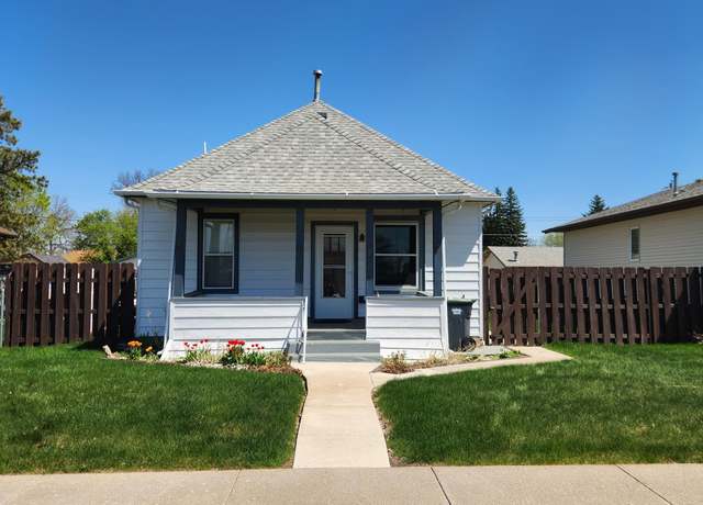 Property at 210 9th Ave SW, Mandan, ND 58554, 3 beds, 2 baths