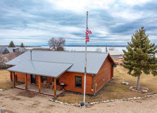 Property at 11346 Fairway Dr, Ray, ND 58849, 3 beds, 2 baths