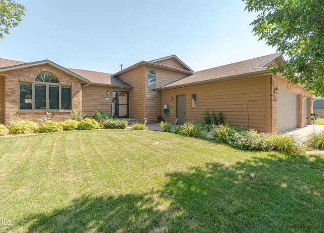 Property at 431 W Wachter Ave, Bismarck, ND 58504, 4 beds, 3 baths
